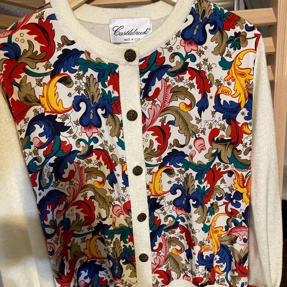 GREAT CONDITION VINTAGE Castlebrook cardigan with colorful paisley sz Large